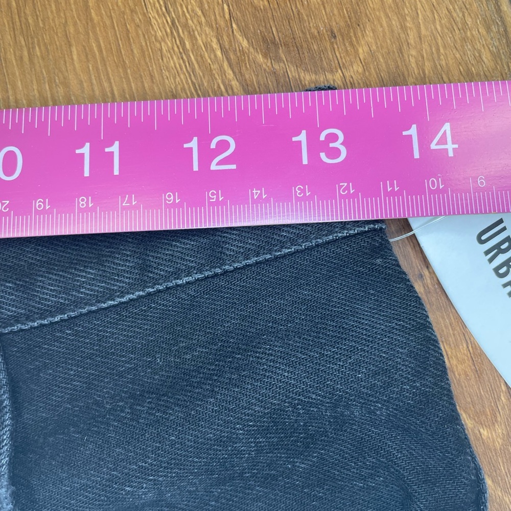 AGOLDE Dee Shorts - Picture 8 of 11